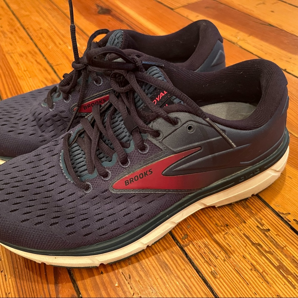 Brooks Womens sneakers size 7.5